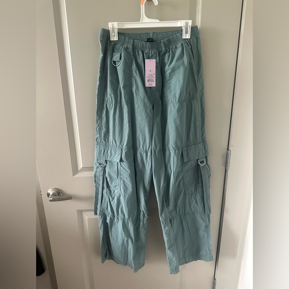 Women's Mid-Rise Wide Leg Cargo Pants
- Wild Fable™ Turquoise Blue M
